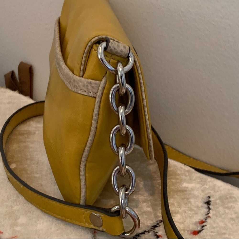 Kathy Van Zeeland Y2K Yellow Crossbody - Picture 8 of 13